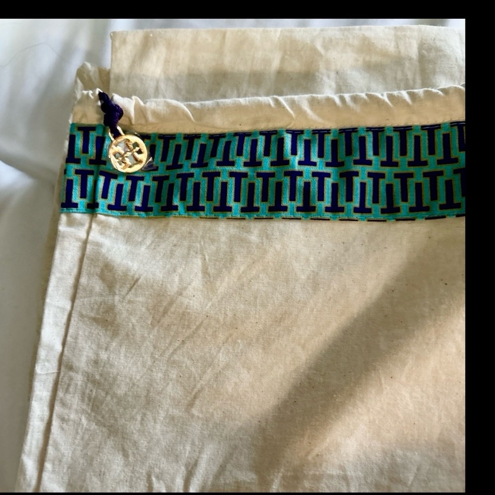 Tory Burch dust cover 23X22